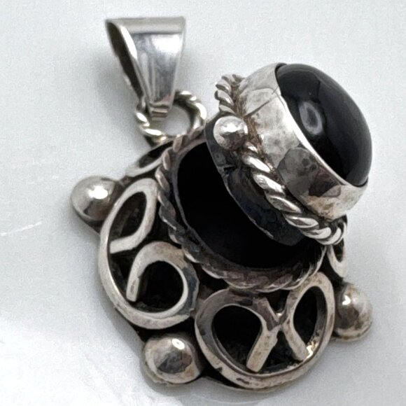 Onyx Sterling Silver Locket Poison Box Pendant .925 Vintage Mexico 6 Grams - Picture 9 of 10